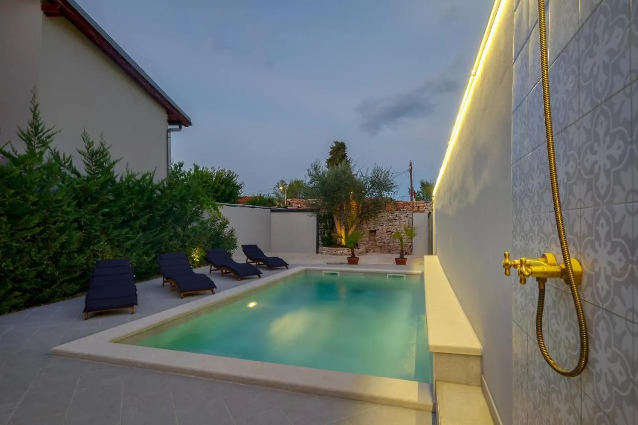 Authentic Istrian Villa Stazione With Pool Cabrunici Feriehus