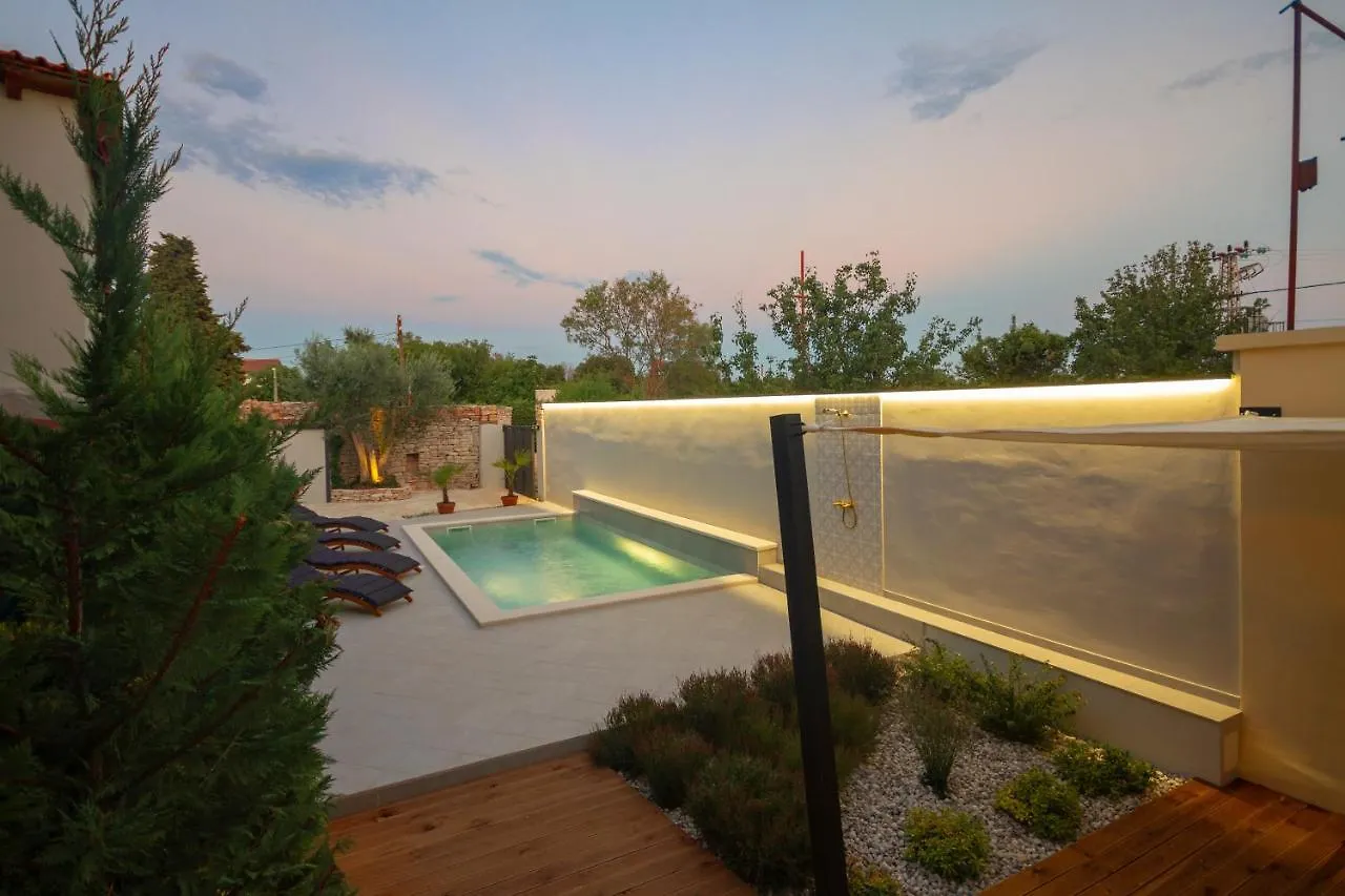 Authentic Istrian Villa Stazione With Pool Cabrunici Feriehus